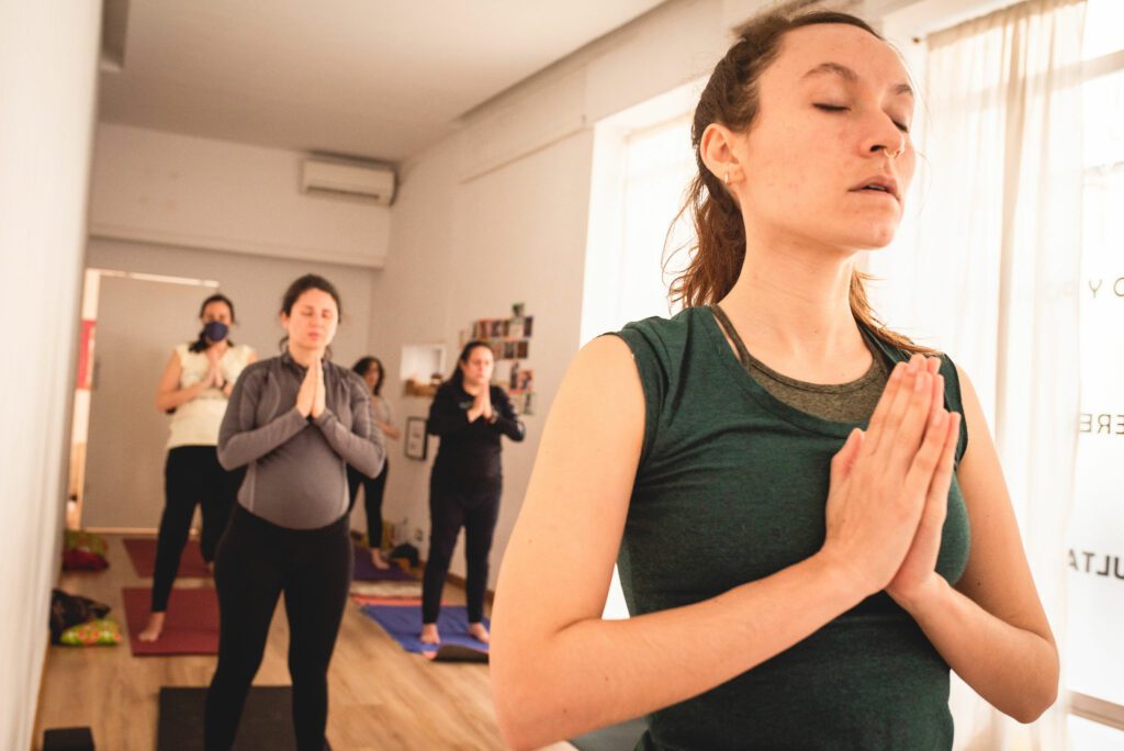 practicar yoga durante el embarazo